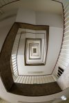 Im Seitenflügel konnte man eine imposante Wendeltreppe von unten und oben (10. Stock) ablichten. (Foto: Eric)