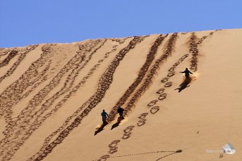 Oben angekommen, macht es besonders Spaß, an den Hängen wieder hinabzuschlittern (Foto: Eric)