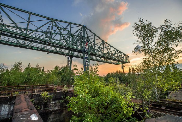 Das "Krokodil", eine alte Verladebrücke kurz nach Sonnenuntergang. (Foto: Eric Paul)